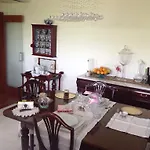 Canas Guest House In Lisbon